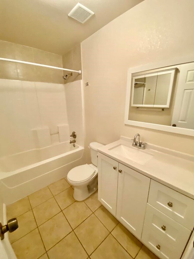 100 Ramon Cardenas Dr unit D, Del Rio, TX 78840 - photo 2