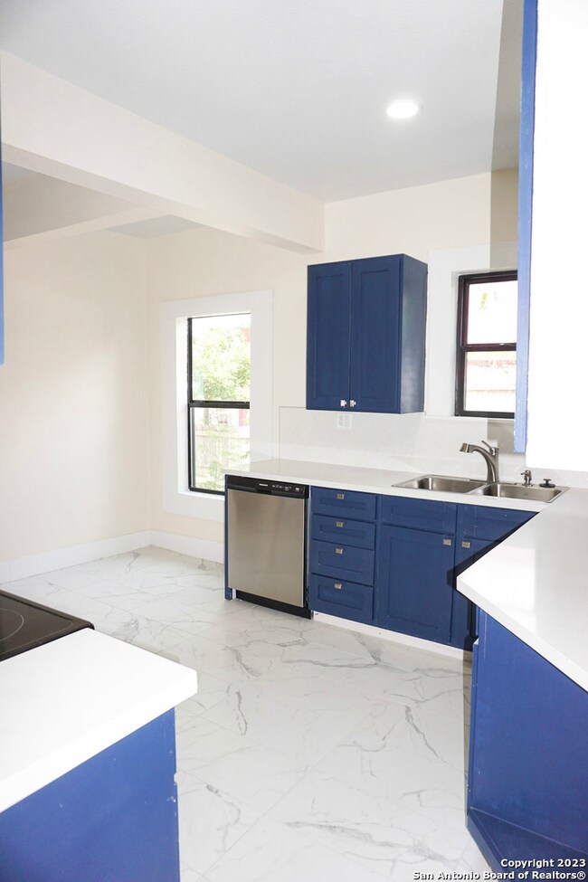 521 E Dewey Place unit 4, San Antonio, TX 78212 - photo 7