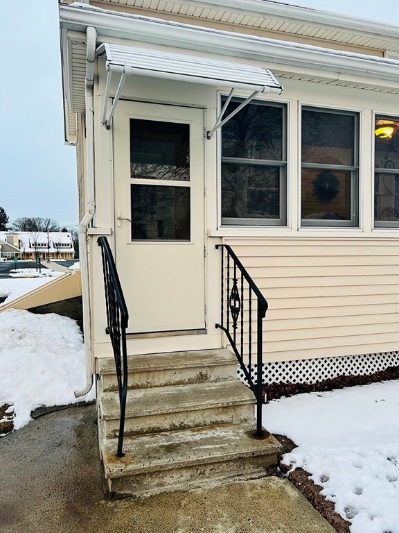 87 Noble St 2 Left unit 2L, Westfield, MA 01085 - photo 2