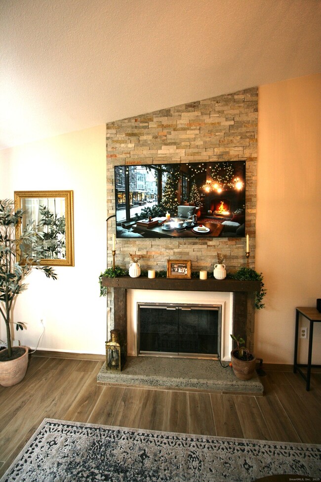 7 Twin Oak Ct unit 7, Avon, CT 06001 - photo 6