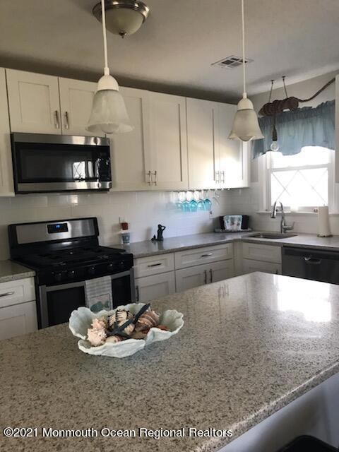 318 Bayview Ave, Union Beach, NJ 07735 - photo 5