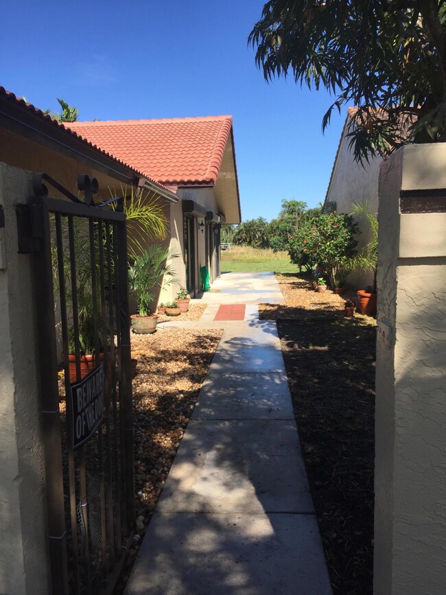 side yard ne 18th st