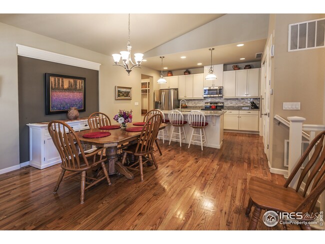 Beautiful dining and kitchen area - ideal for entertaining!