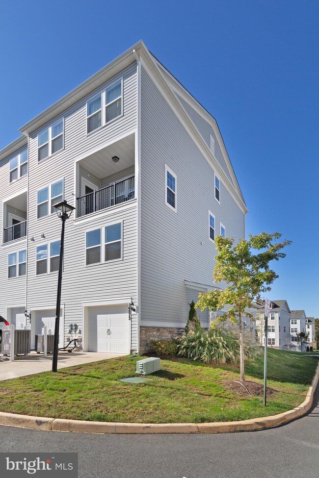 16872 Porters Inn Dr unit 41, Dumfries, VA 22026 - photo 5