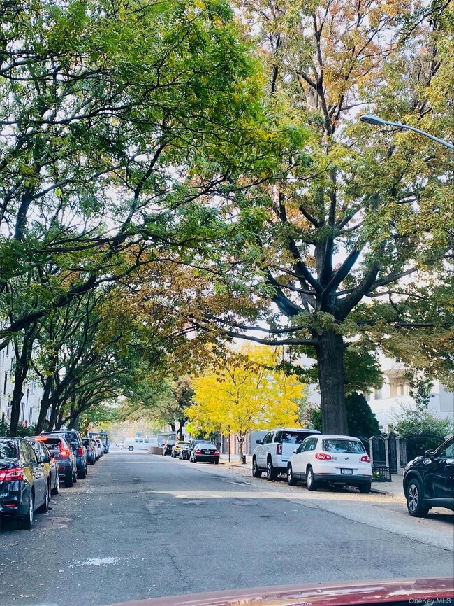 21-67 33 St unit 4G, Astoria, NY 11105 - photo 2