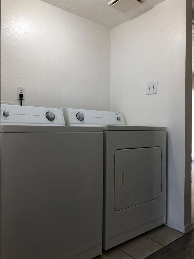 1322 San Pedro Dr SE unit D, Albuquerque, NM 87108 - photo 6