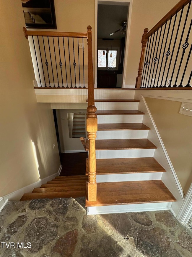 124 Arlington Cir, Kingsport, TN 37663 - photo 5