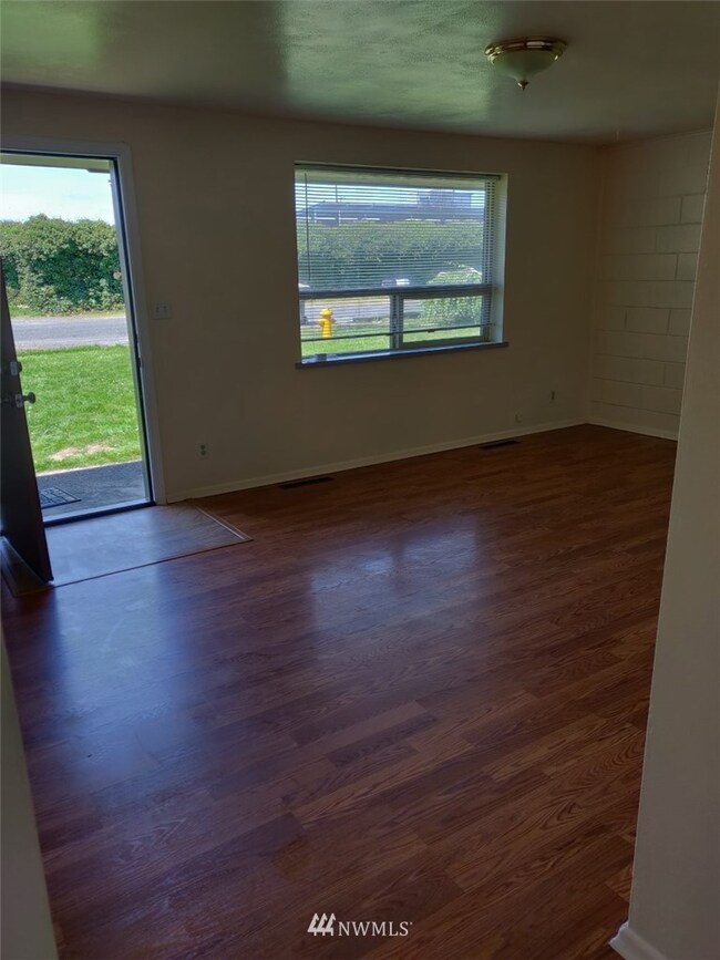 592 SW 18th St, Chehalis, WA 98532 - photo 3