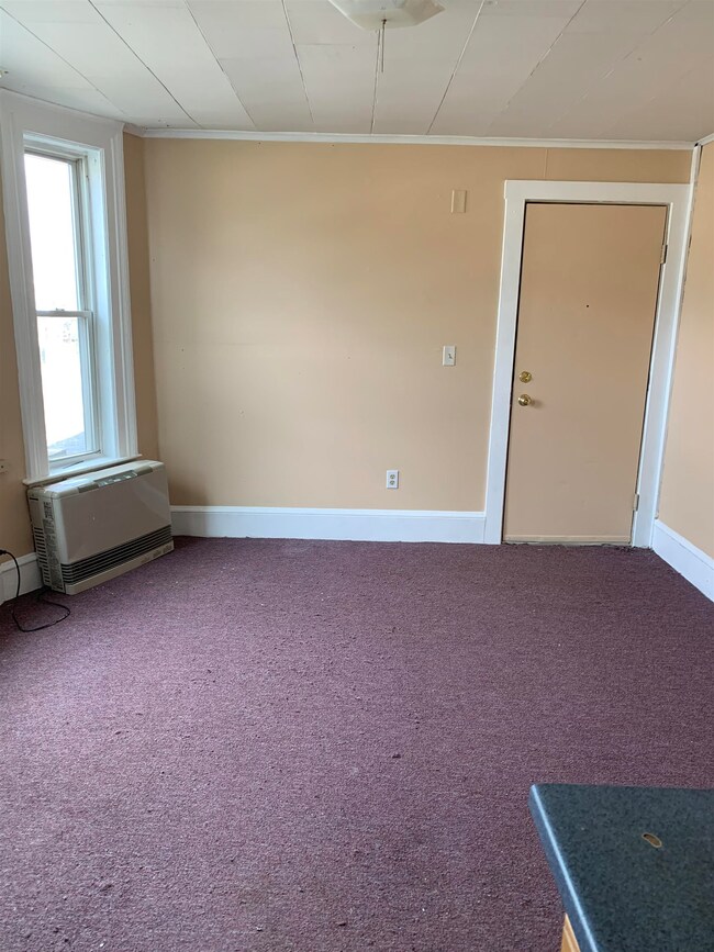 340 Summer St unit 2, Saint Johnsbury, VT 05819 - photo 2