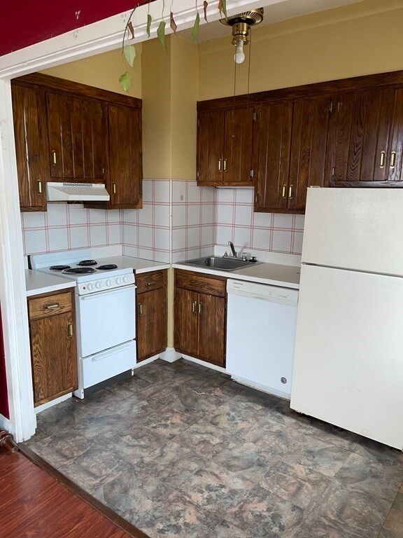 Kimball Towers unit 820, Springfield, MA 01103 - photo 7