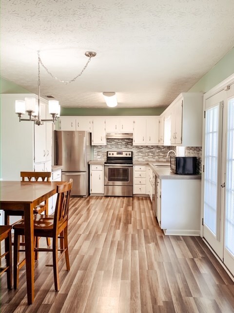 Kitchen/Dining Combo