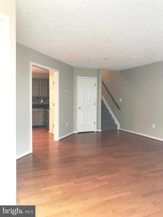 8834 Goose Landing Cir, Columbia, MD 21045 - photo 3