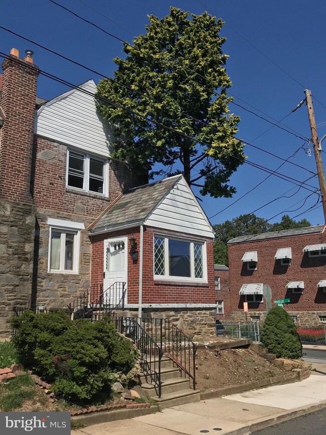 6831 Radbourne Rd, Upper Darby, PA 19082 - photo 2