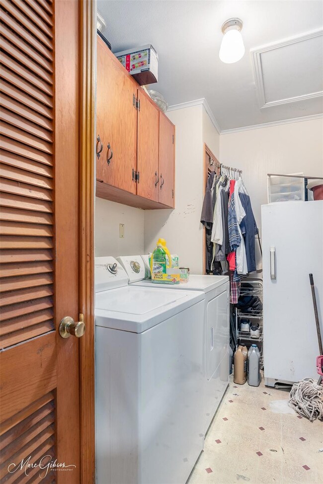 Laundry area with cabinets and independent washer 