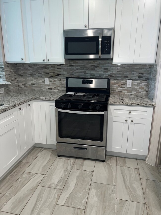 8117 Sealey St unit B, Houston, TX 77088 - photo 4