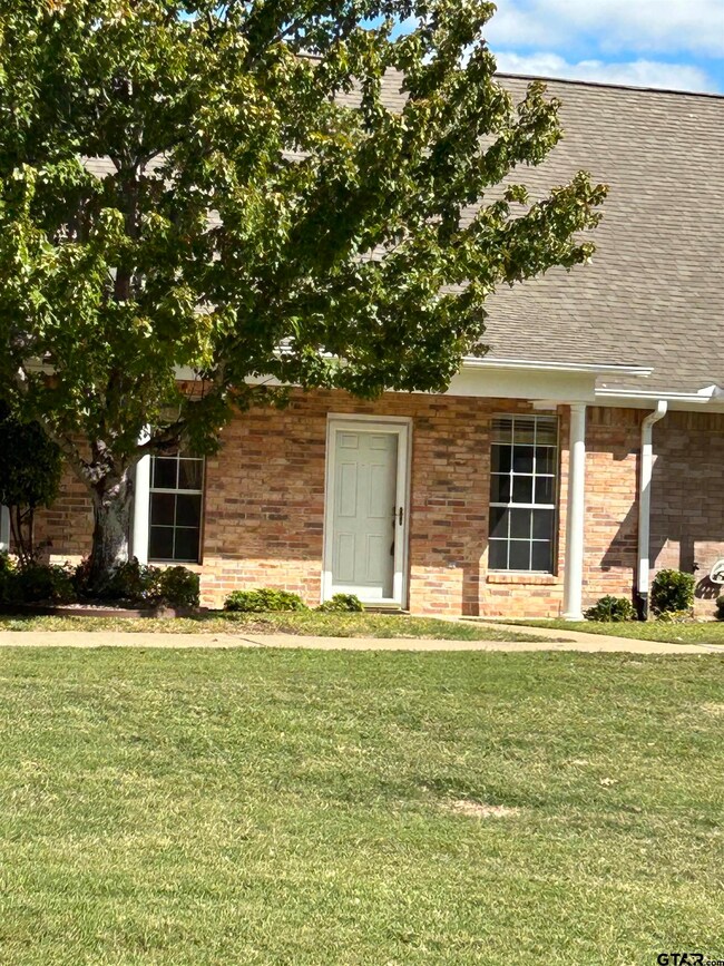 1912 Hollylake Cir, Tyler, TX 75703 - photo 2