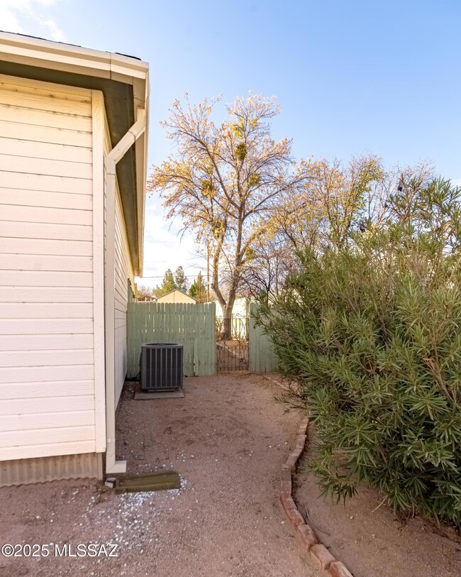 Side gate to backyard