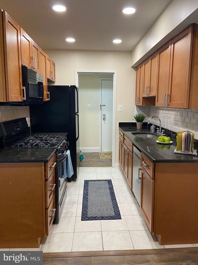 2341 Freetown Ct unit 22C, Reston, VA 20191 - photo 2