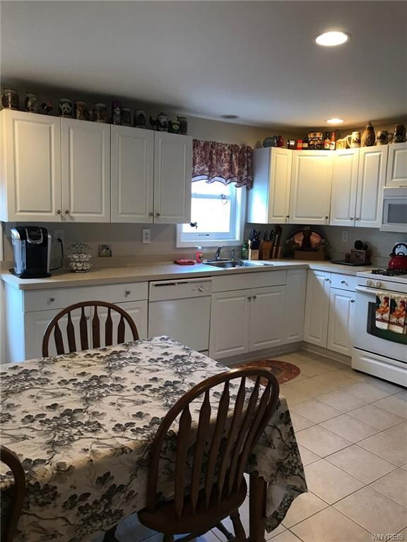 LARGE EAT-IN KITCHEN WITH CERAMIC TILE FLOORS.