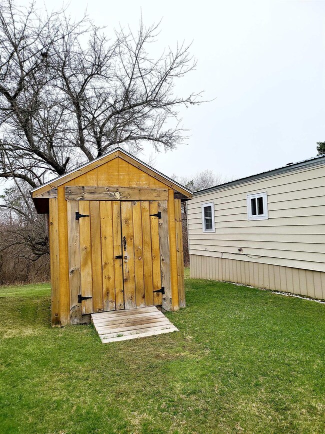 175 Leavitt Rd unit 9, Pittsfield, NH 03263 - photo 3