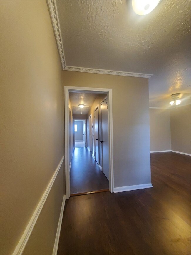 11610 Kirkvalley Dr, Houston, TX 77089 - photo 5