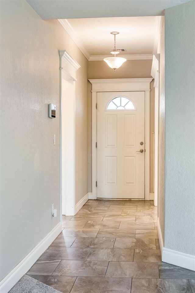 401 N Mountain Meadow Dr, Cache, OK 73527 - photo 5