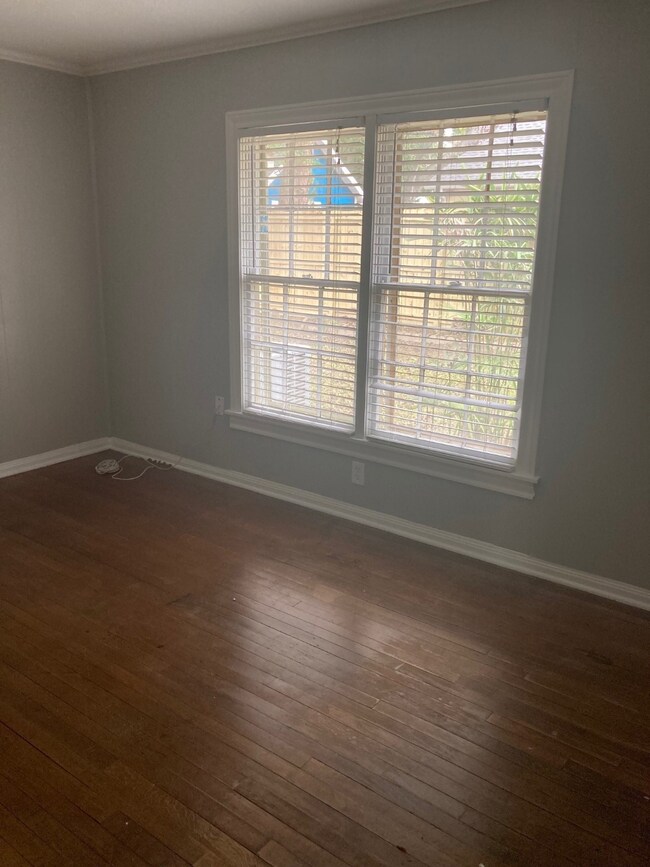 416 W Blum St, Alvin, TX 77511 - photo 7