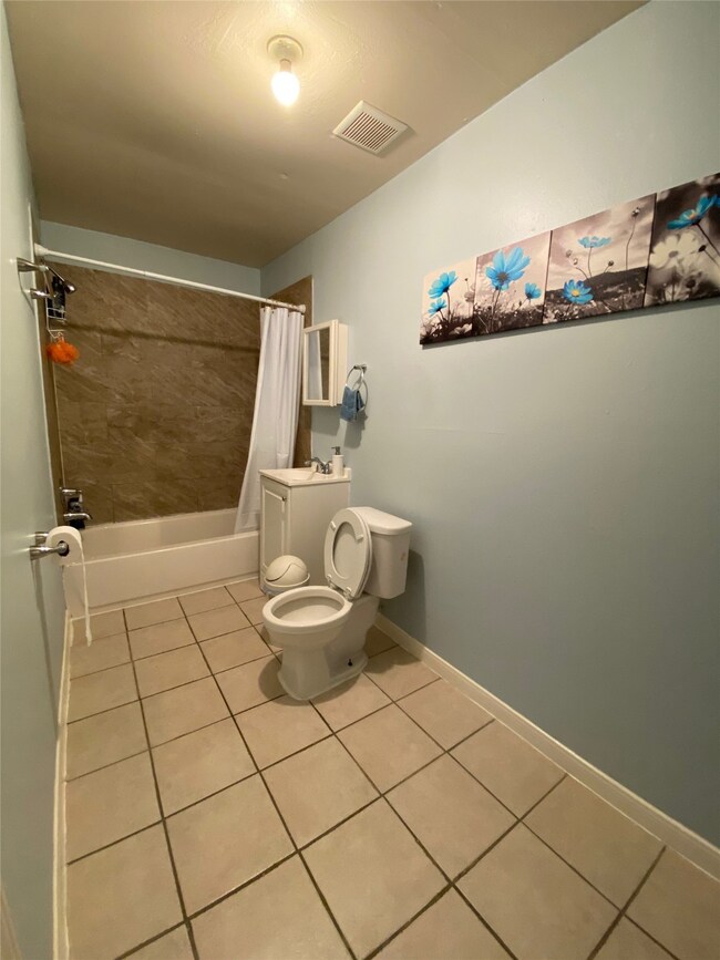 4921 Fitch St, Houston, TX 77016 - photo 5