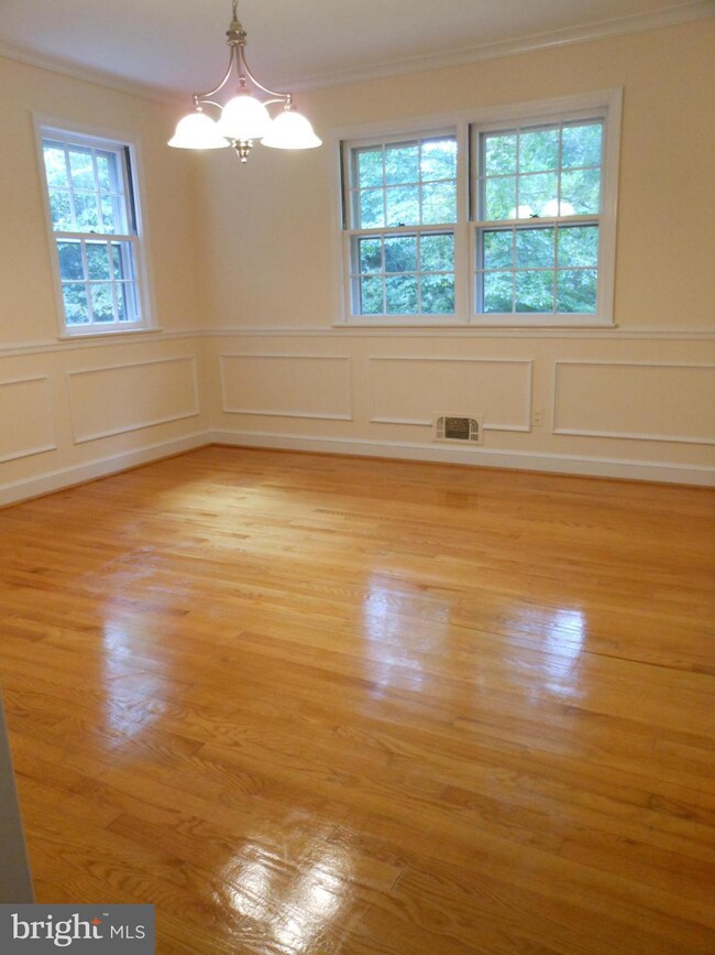 809 Carrie Ct, McLean, VA 22101 - photo 7