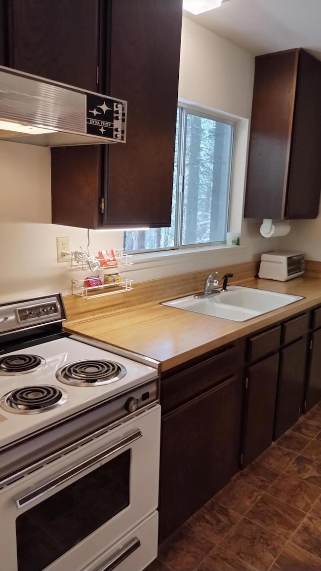 5-Kitchen from utility room door