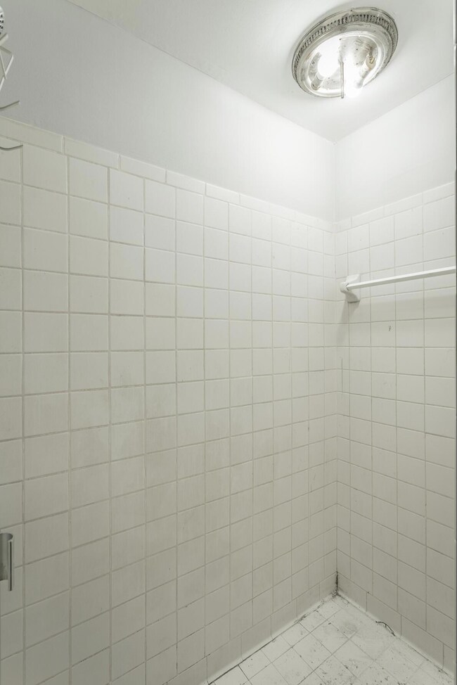 1 bed shower