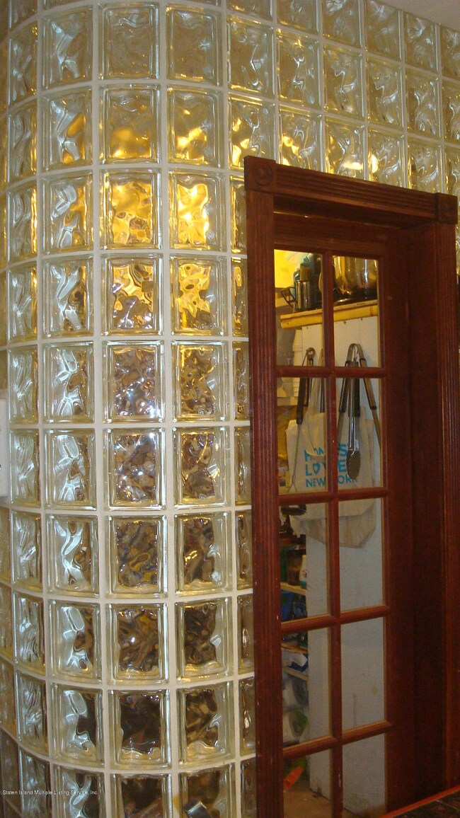 71 Mills Ave, Staten Island, NY 10305 - photo 6