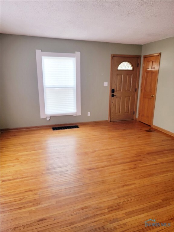 214 Lime St, Woodville, OH 43469 - photo 2