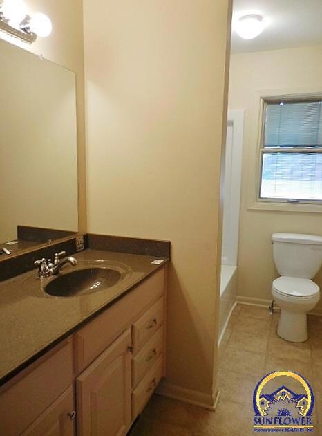 1831 SW 36th St, Topeka, KS 66611 - photo 7