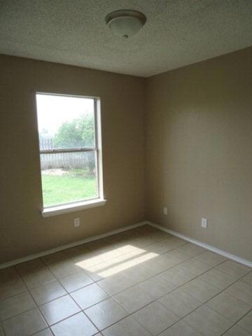 2805 Gayle unit 2, Edinburg, TX 78541 - photo 6