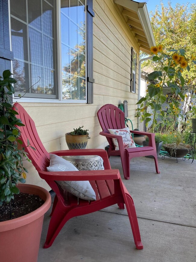 35th Street Front Covered Porch.Gail Rog