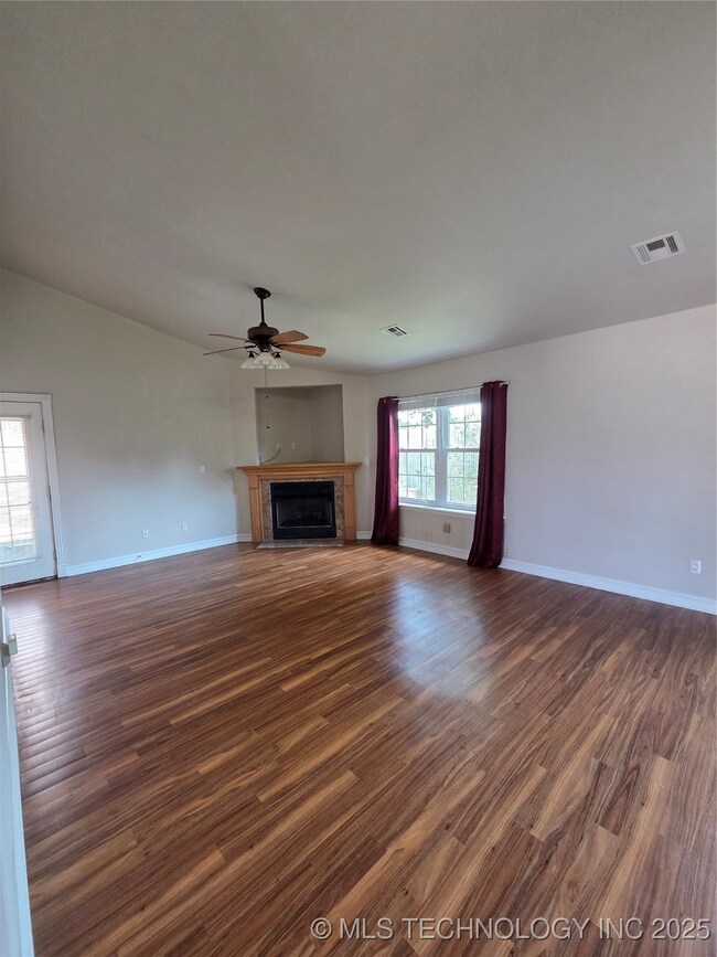 1449 W Evergreen Ln, Claremore, OK 74017 - photo 6