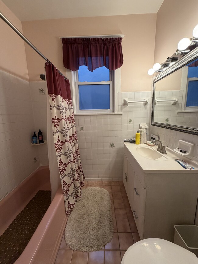 2526 W Gunnison St unit 2, Chicago, IL 60625 - photo 5