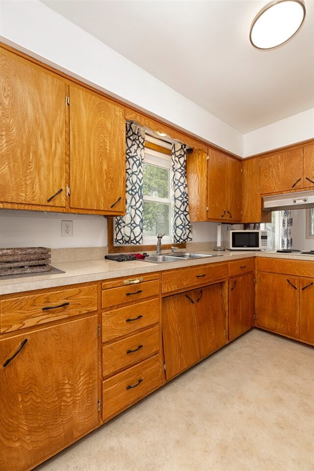 742 Stephan Ave, Waterloo, IA 50701 - photo 7