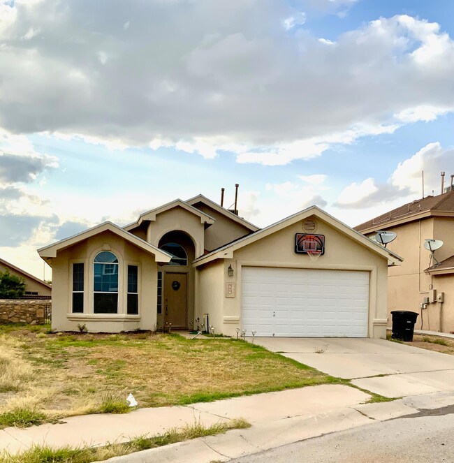 741 Desert Star Dr, Horizon City, TX 79928 - photo 2