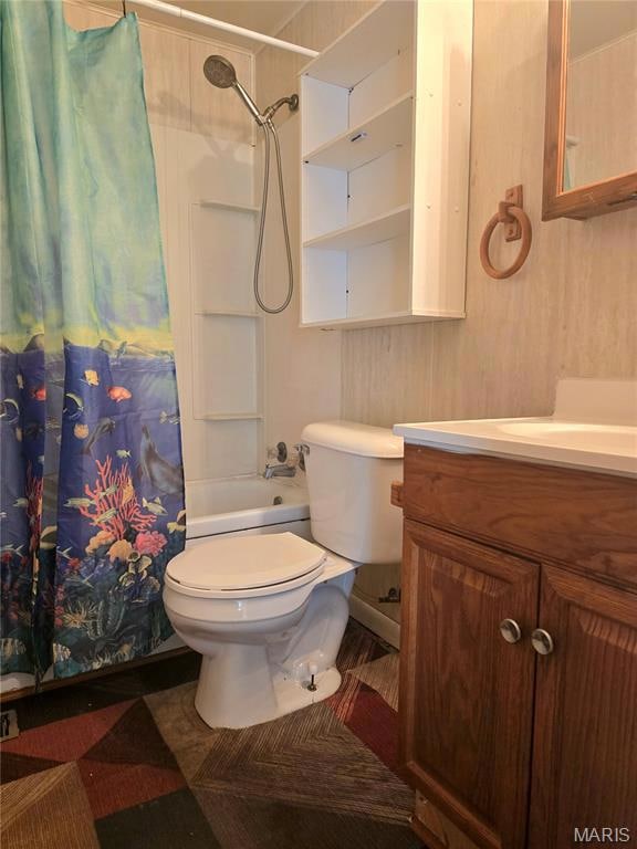 Full bath with vanity and shower / bath combo with shower curtain