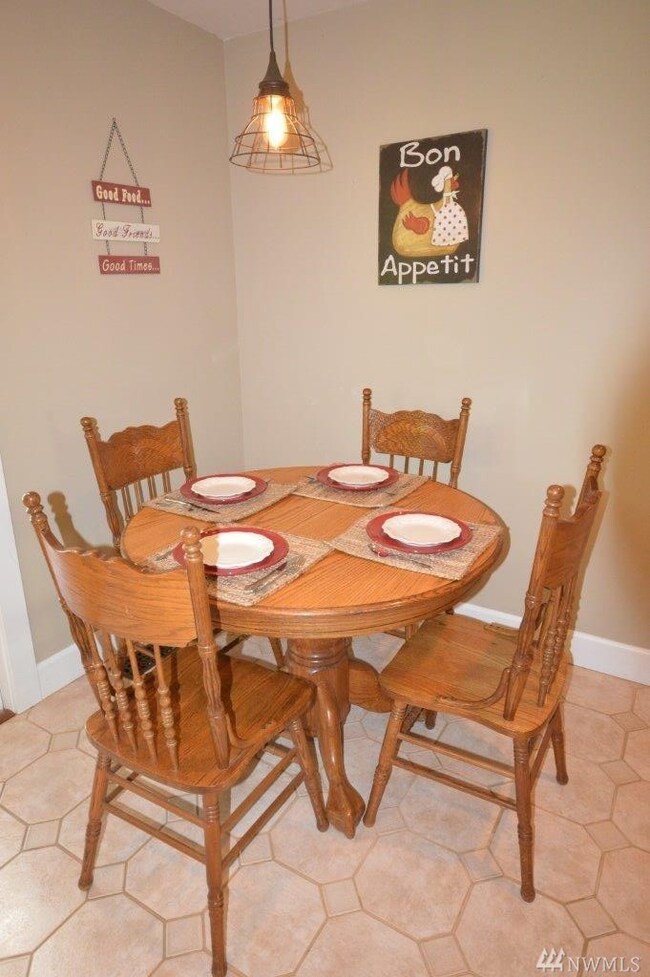 121 Raintree Loop SE, Rainier, WA 98576 - photo 5