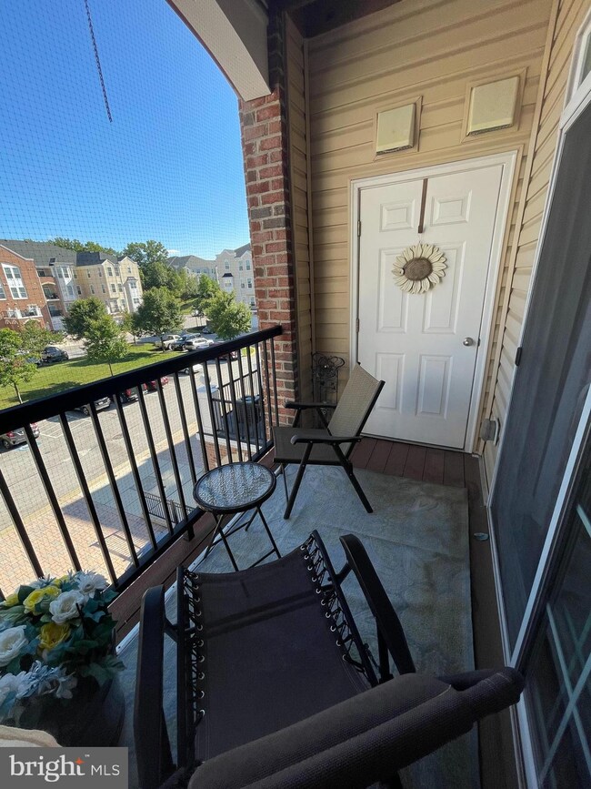 8612 Wintergreen Ct unit 308, Odenton, MD 21113 - photo 4