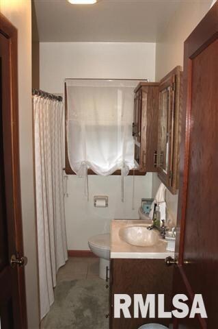 305 Mayfair Dr, Lincoln, IL 62656 - photo 3