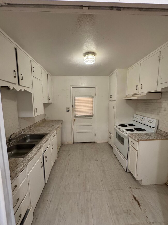 4434 29th St unit A, Lubbock, TX 79410 - photo 3