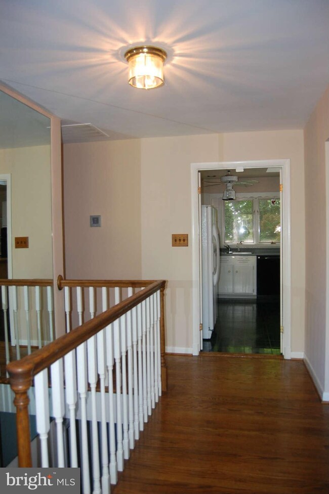 6365 Lakeview Dr, Falls Church, VA 22041 - photo 6