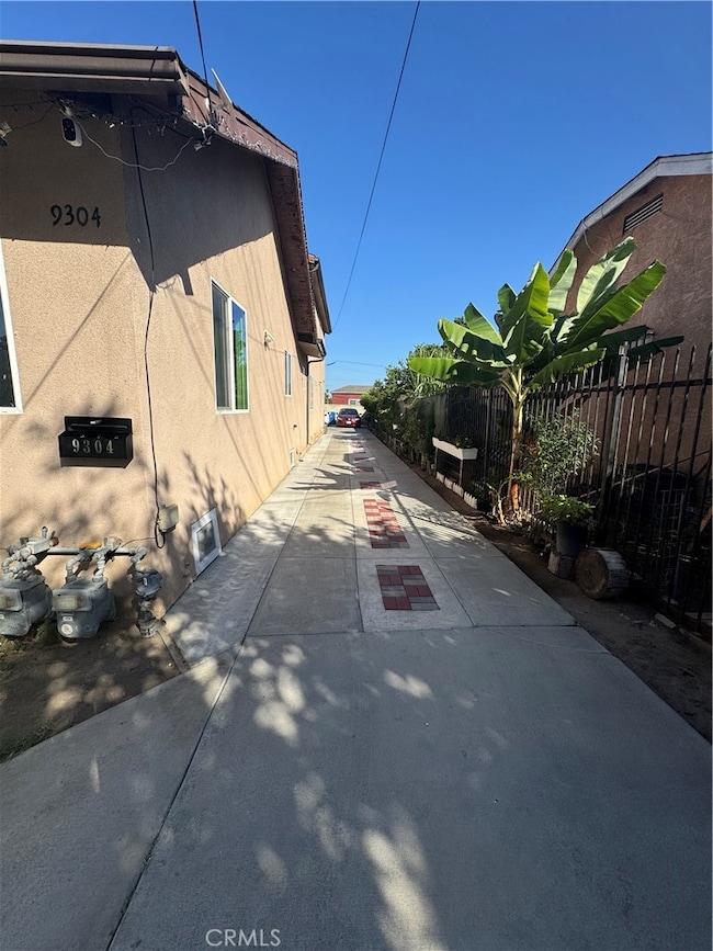 9300 S Hoover St, Los Angeles, CA 90044 - photo 3