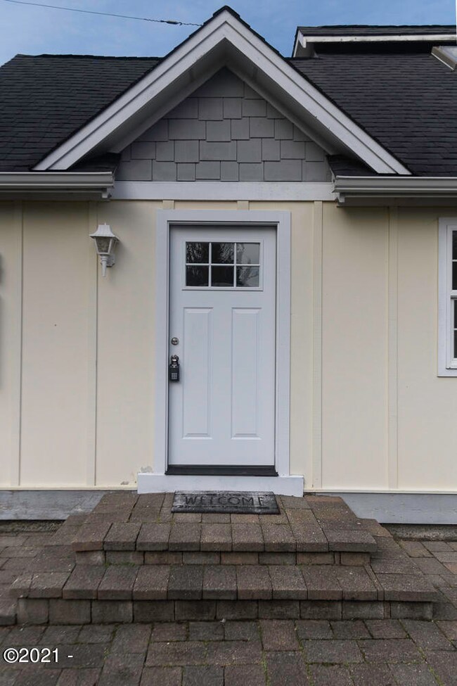 228 SE Mast Ave, Lincoln City, OR 97367 - photo 6