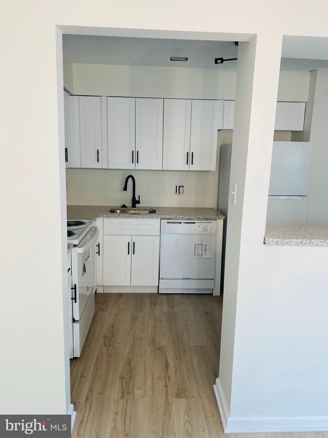 18 Chiswick Dr unit CU01, Lindenwold, NJ 08021 - photo 4