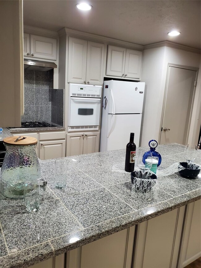 7422 Walling Ln, Dallas, TX 75231 - photo 3